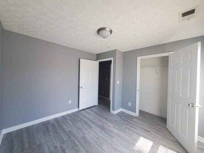 Building Photo - Open House on Spacious Condo