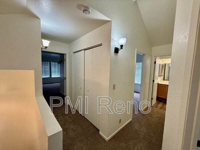 Building Photo - 2402 Skyview Dr