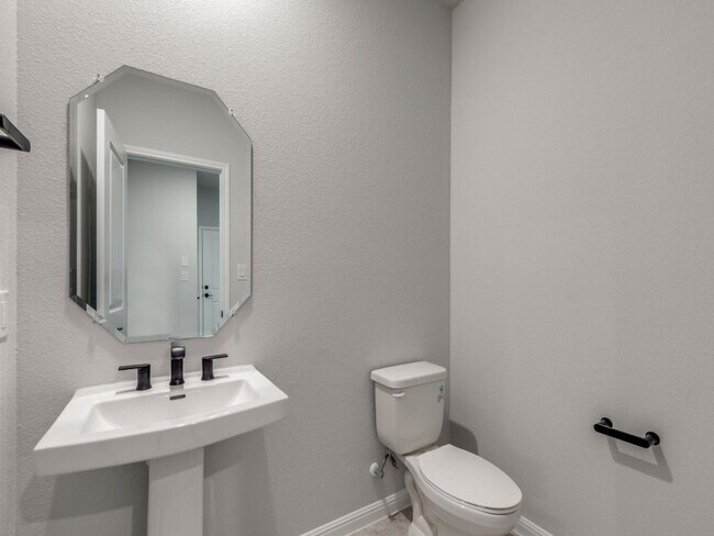 Building Photo - 1529 Purple Martin Dr
