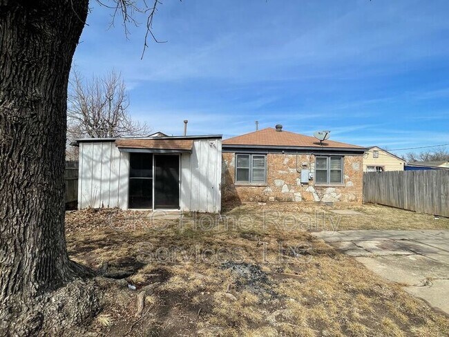 Building Photo - 3910 NW 26th St
