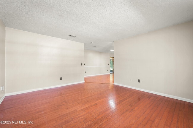 Building Photo - 2726 Winrock Dr W