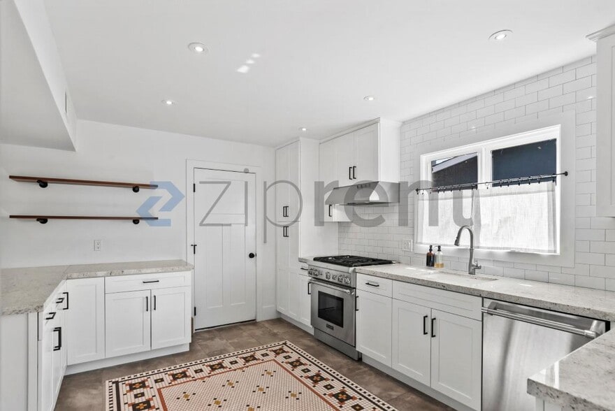 Building Photo - 1545 Crespi Dr