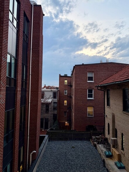 Building Photo - 2141 P St NW