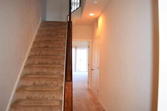 Building Photo - 3-Level Townhome in Village @ Woodstream C...