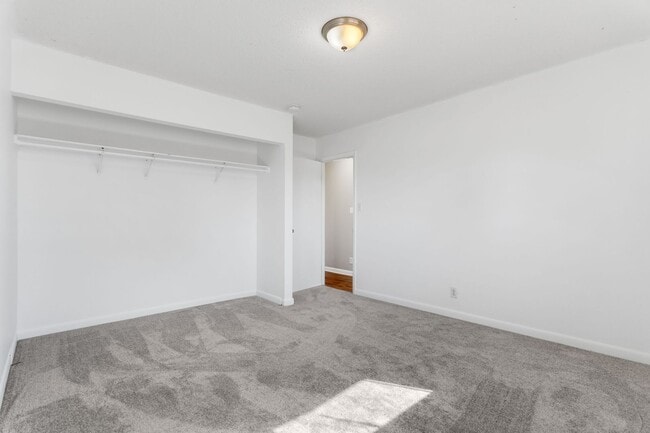 Building Photo - 4BR w/ Driveway Parking near Denver Zoo & City Park