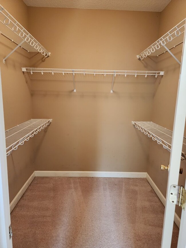 Building Photo - 122 Governors Blvd