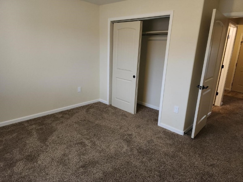 Building Photo - 2125 King St