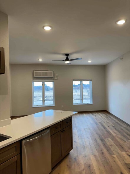 Building Photo - 600 Hickory St