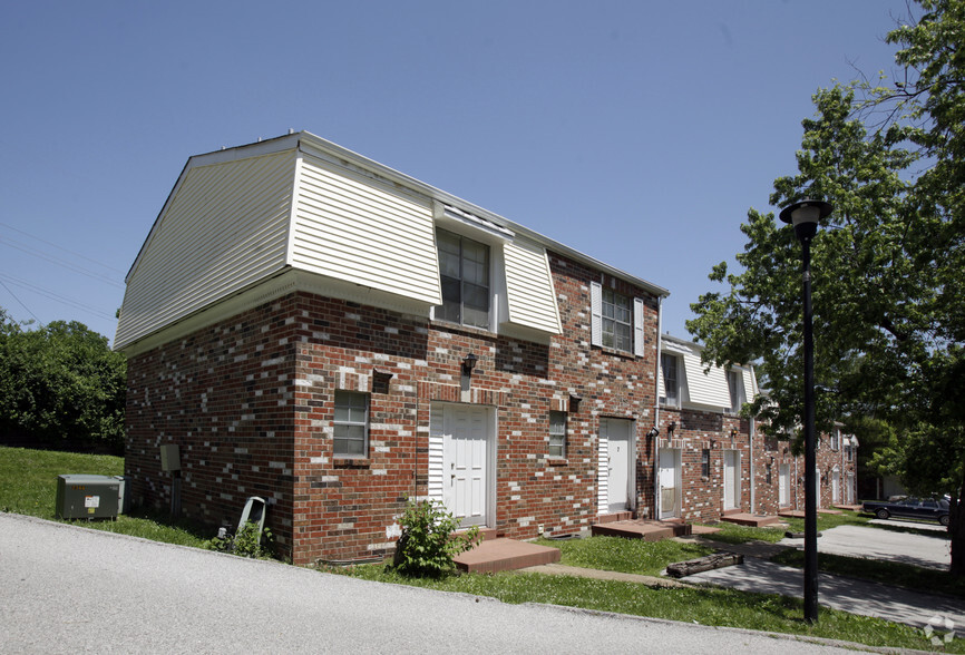 Primary Photo - Woodknoll Townhomes