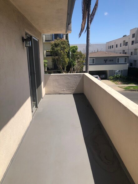 Building Photo - 11815 Goshen Ave