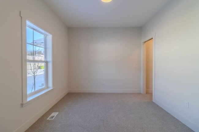 Building Photo - Premiere Place and Premiere Living!