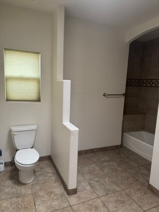 Building Photo - Three Bedroom, 2 Bath Home For Rent