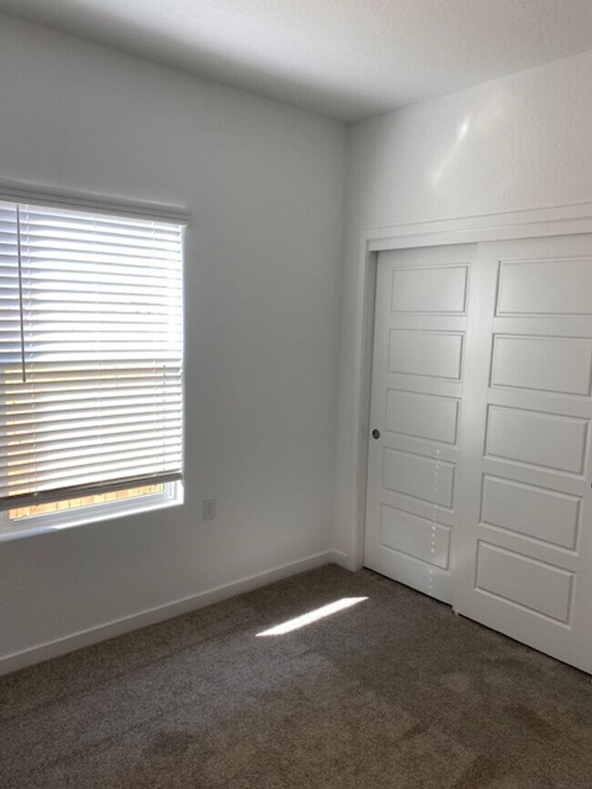 Building Photo - Beautiful 4BR Single-Level Home in Madera’s New Community!