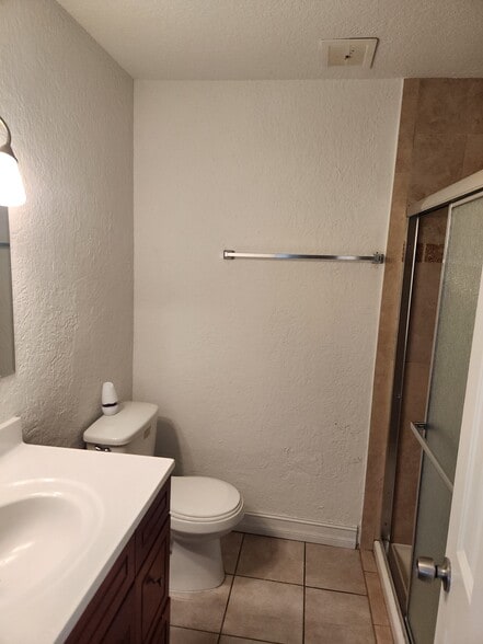 Building Photo - 439 Auburn Dr