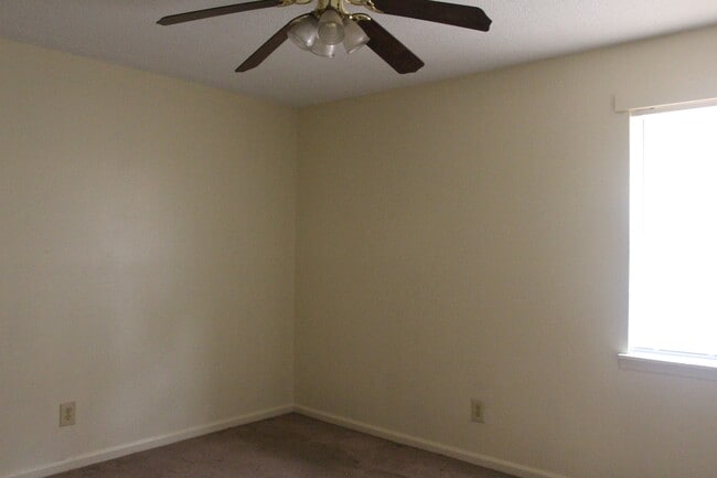 Building Photo - 3403 Sweetbrier Rd