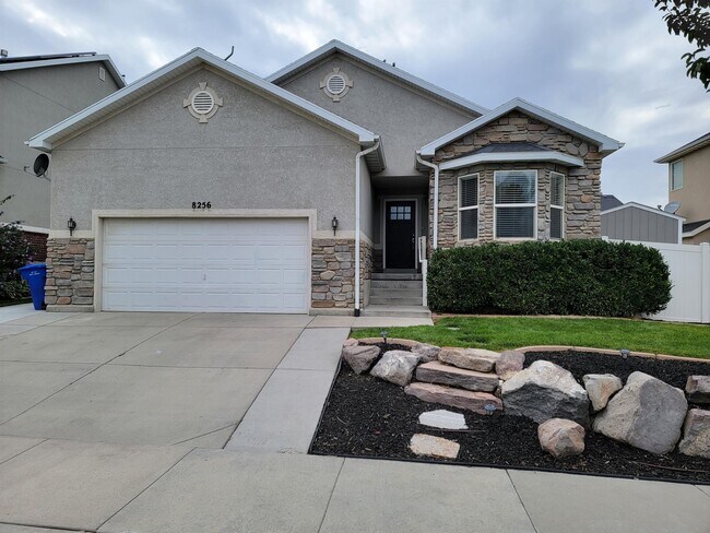 Primary Photo - 8256 Imperial Oak Dr