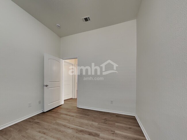 Building Photo - 924 Mesa Vista Dr