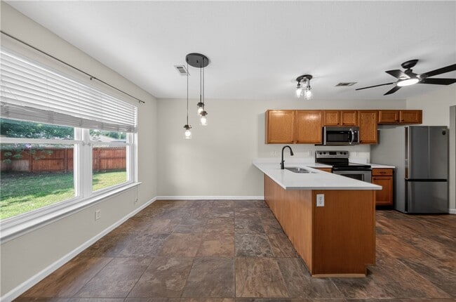 Building Photo - 903 Tyra Ln