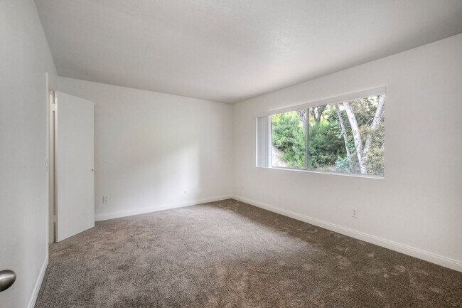 Building Photo - VIA261