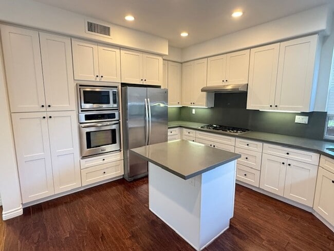 Building Photo - 3bdr Home located in the Prestigious Gated...