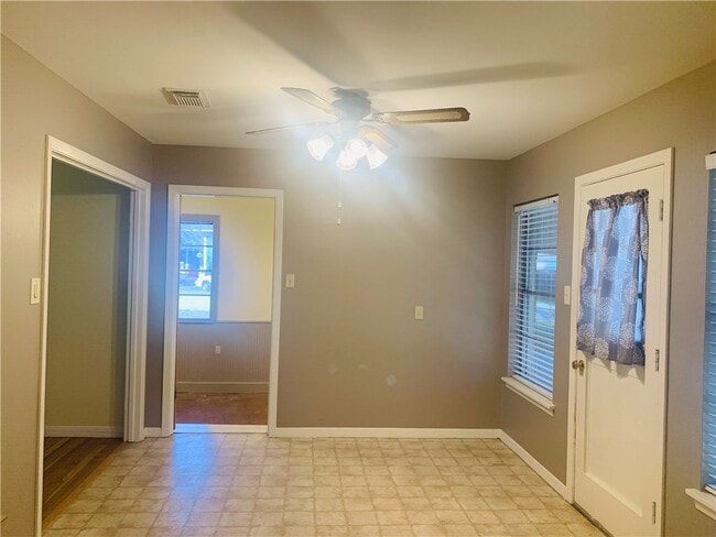 Building Photo - 307 N San Marcos St