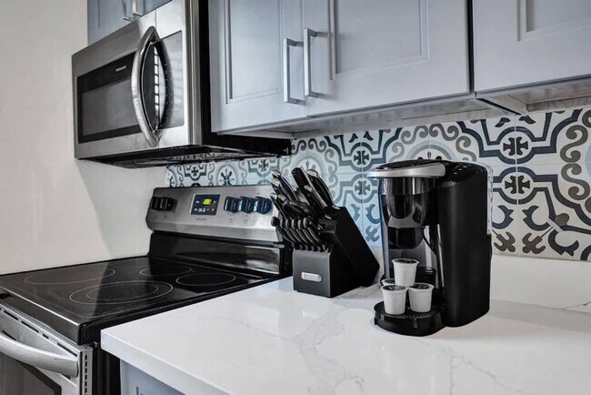 Building Photo - 50 Davie Blvd