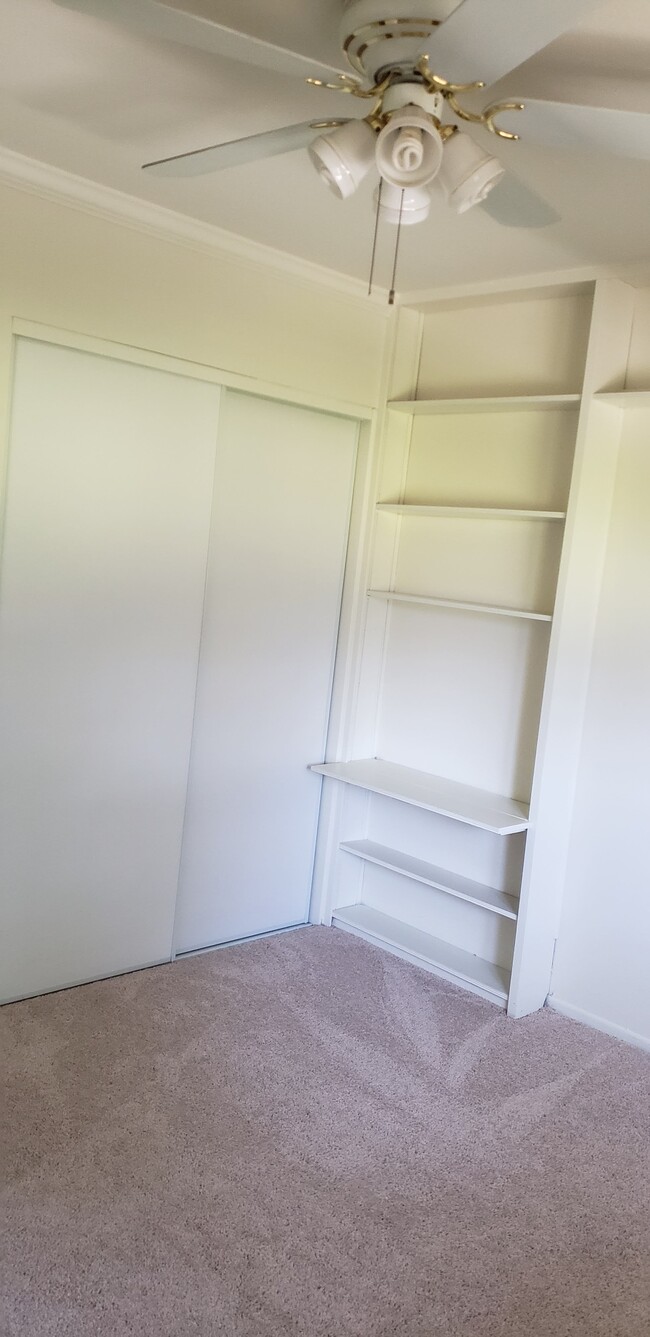 Built in shelving in 2nd bedroom (carpeted) - 6716 Clybourn Ave