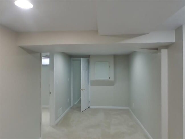 Building Photo - 1633 Sherwood Ave