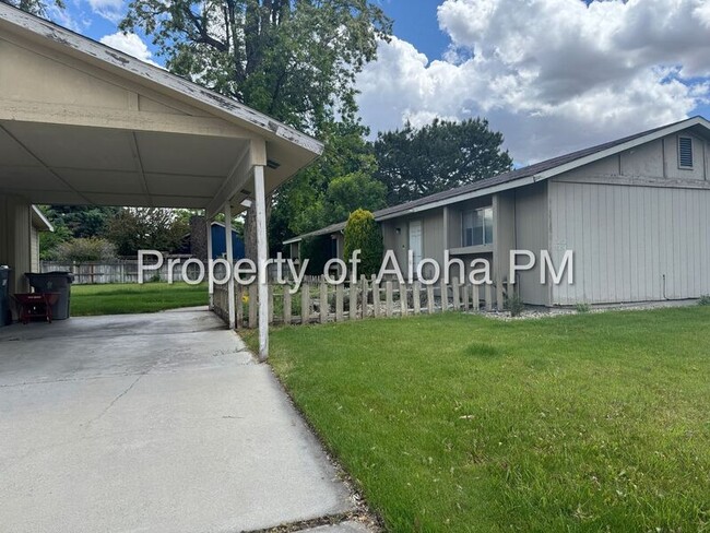 Primary Photo - 3252 S Law Ave