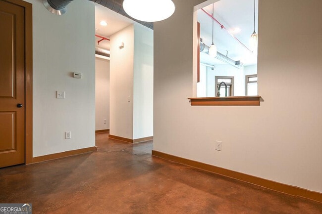 Building Photo - 250 Martha Dr