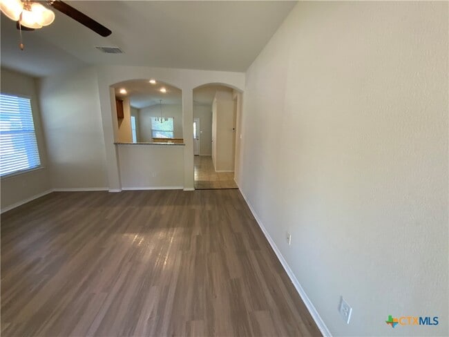 Building Photo - 5205 Cicero Dr