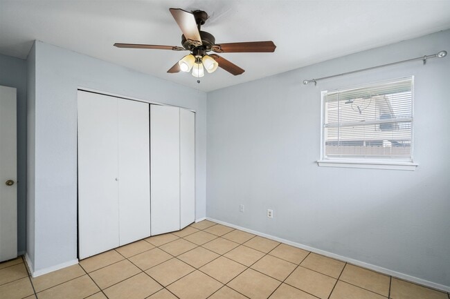Building Photo - 104 Hackberry Ln