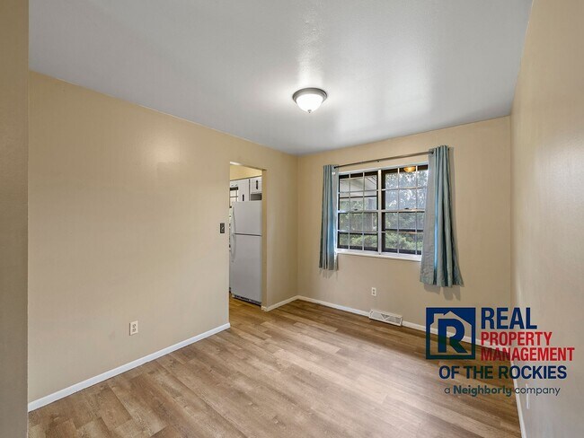 Building Photo - Recently Updated 4 Bed 3 Bath House in W. ...