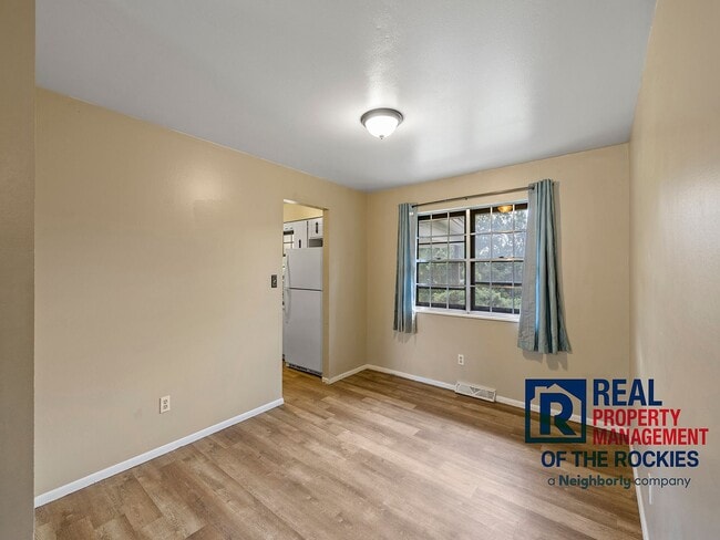 Building Photo - Spacious Recently Updated 4 Bed 3 Bath Hou...