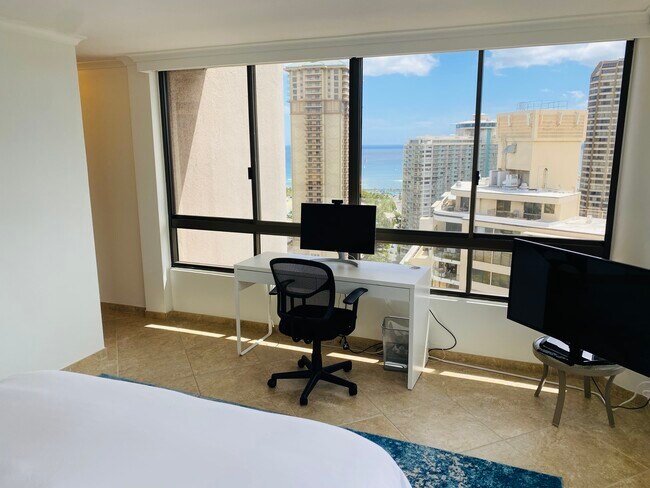 Building Photo - 1910 Ala Moana Blvd