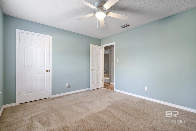 Building Photo - 10510 Gayfer Rd Ext