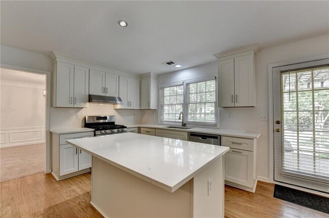 Building Photo - 6535 Ganton Dr