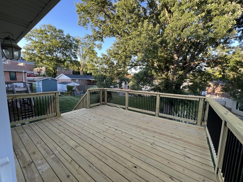 Deck - 3710 Elmcrest Ln