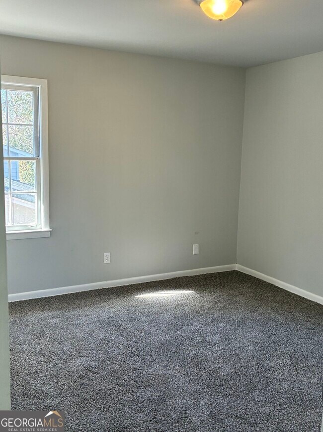 Building Photo - 3992 Maplewood Dr