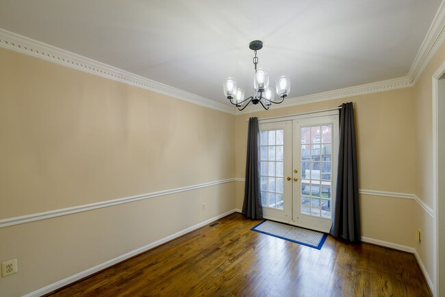 Building Photo - Beautifully Updated Townhome in Rockville