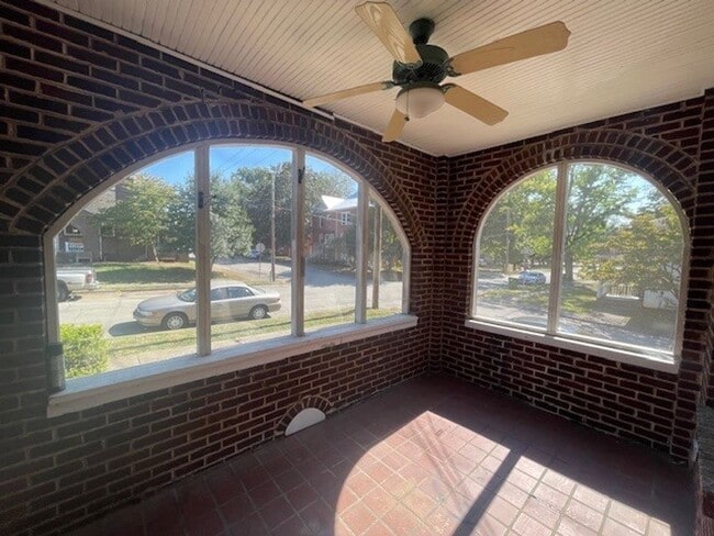 Building Photo - CHARMING 2 BEDROOM APT NEAR THE LOVELY MARYVILLE COLLEGE CAMPUS!!