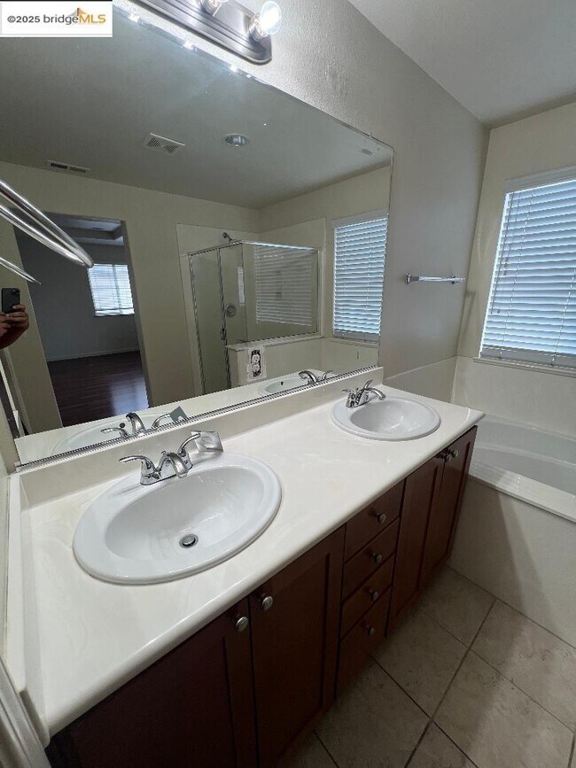 Building Photo - 201 Whimbrel Cir