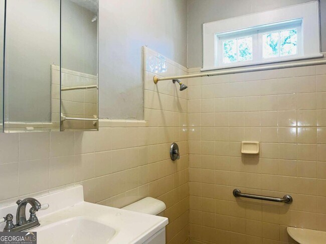 Building Photo - 507 Sylvan Dr