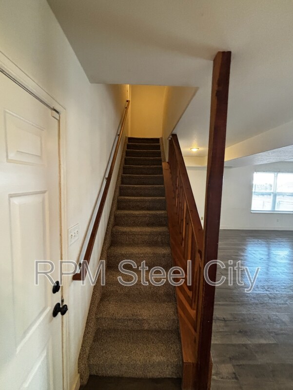 Building Photo - 351-353 W Song Sparrow Dr