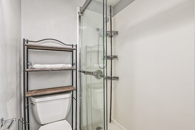 Building Photo - 7700 Seawall Blvd