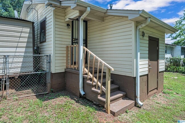 Building Photo - 328 Beta St