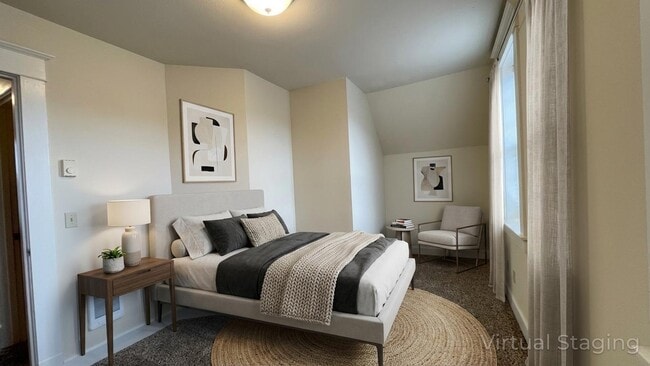 Building Photo - 106 Pearl Ave SE