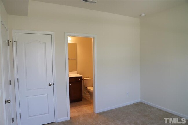 Building Photo - 315 King Closer Dr