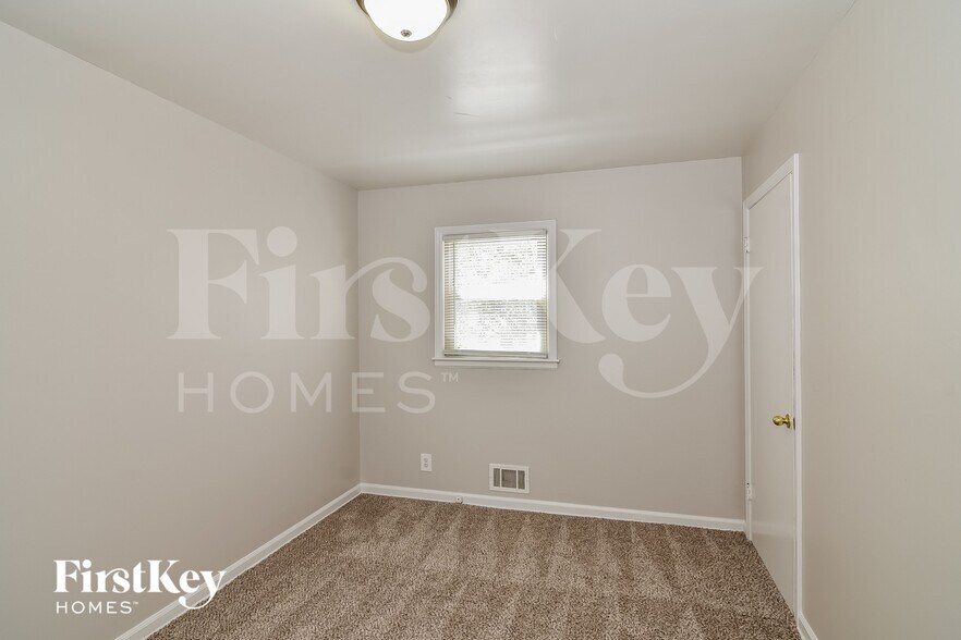 Building Photo - 307 NE Arlington Cir