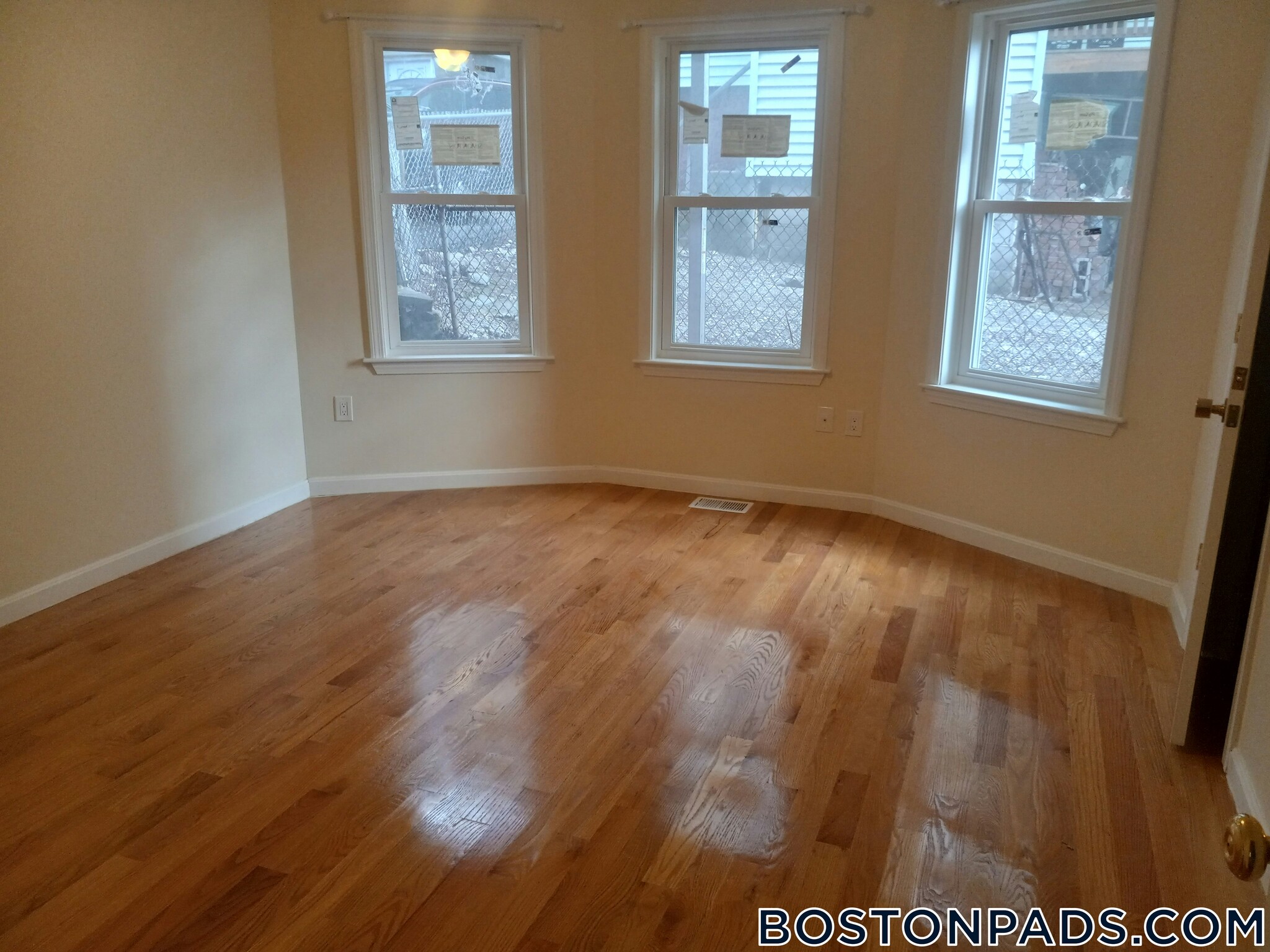 Building Photo - 207 Havard St.